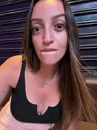 BelleLouiseVp webcam stripchat model stream image