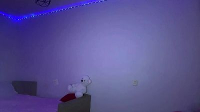 messy_nessy webcam model stream image