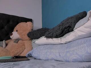 Niki Cox webcam model stream image