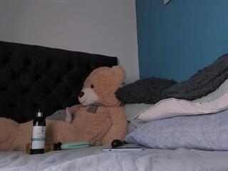 Niki Cox webcam model stream image