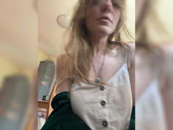 Meowka webcam bongacams model stream image