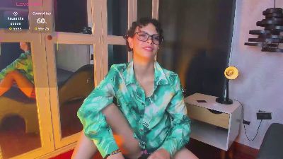 AliceMadnes webcam model stream image