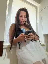 Almmaxxxx webcam model stream image