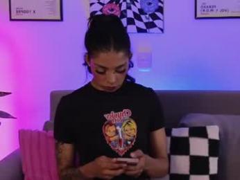 violettgrey_ webcam model stream image