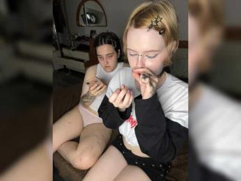 AliceAndMia webcam model stream image