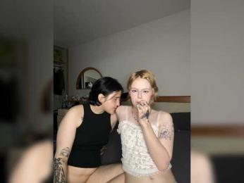 AliceAndMia webcam model stream image