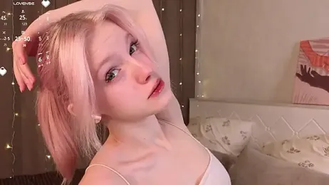 EdlaHewell webcam model stream image