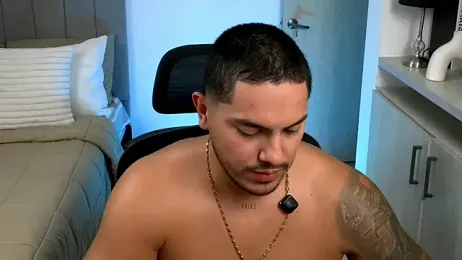 owen-pierces webcam model stream image