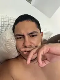 owen-pierces webcam model stream image