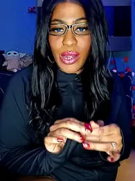 AmazonianMistress webcam model stream image