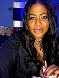 AmazonianMistress webcam model stream image