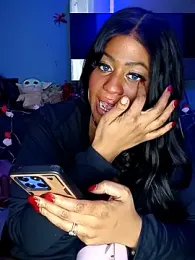 AmazonianMistress webcam model stream image