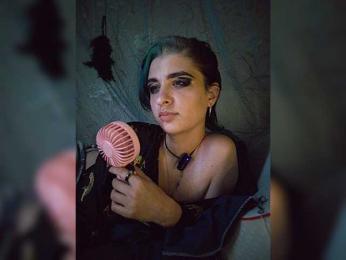 UntouchableSquirtWitch webcam model stream image