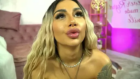 GoldenAmber webcam model stream image