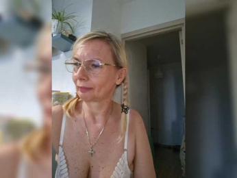 ShiningMILF webcam model stream image