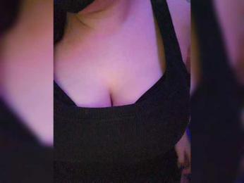 Estherr webcam model stream image