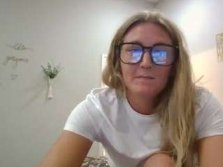amorous-sunflower webcam model stream image