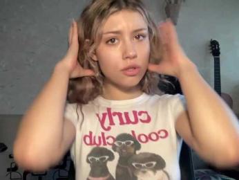 Suenya webcam bongacams model stream image