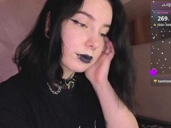 Vivi-Squirrel webcam model stream image