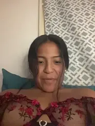 LeahBar webcam model stream image