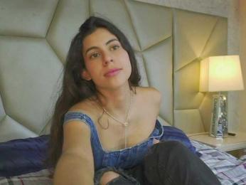 Be-Curiouss webcam bongacams model stream image