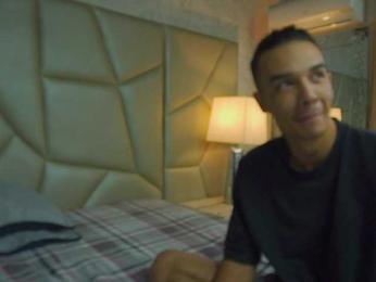 Be-Curiouss webcam bongacams model stream image