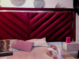 Zara Roux webcam model stream image