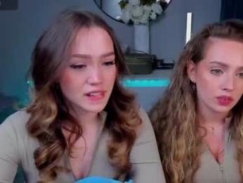 top_twins webcam model stream image