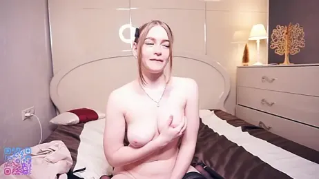 RowenaIanniello webcam stripchat model stream image