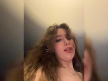 YourLadyyy webcam model stream image