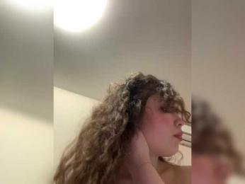 YourLadyyy webcam model stream image