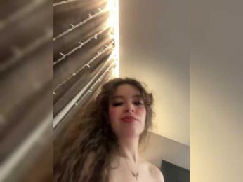 YourLadyyy webcam model stream image