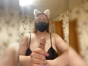 Donut-red webcam model stream image