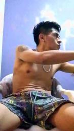 Leonroots webcam model stream image