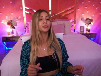LoveeDove webcam bongacams model stream image