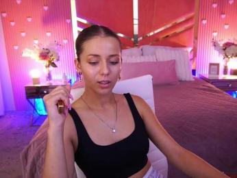LoveeDove webcam model stream image