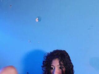 Petite Ariana webcam model stream image