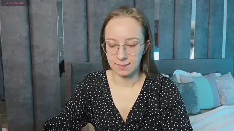 LillAlice webcam model stream image