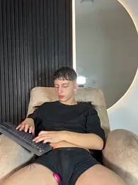 ARON_LUXX webcam model stream image