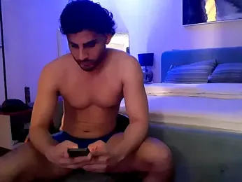 LatinBigClouds22cm webcam model stream image