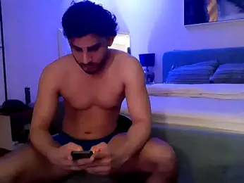 LatinBigClouds22cm webcam model stream image