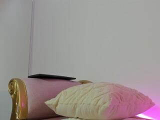 Michell Robertss webcam model stream image