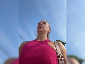 Linnea webcam bongacams model stream image