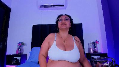 scarletray_ webcam model stream image