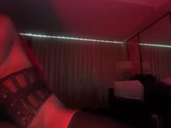 luvvlee webcam model stream image