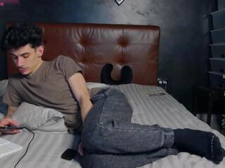 Leon Lovett webcam model stream image