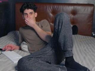 Leon Lovett webcam model stream image