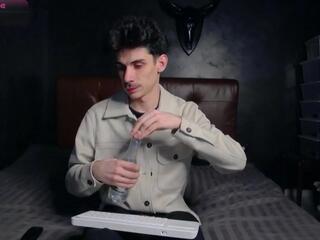 Leon Lovett webcam model stream image