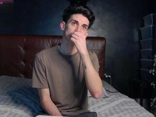 Leon Lovett webcam model stream image