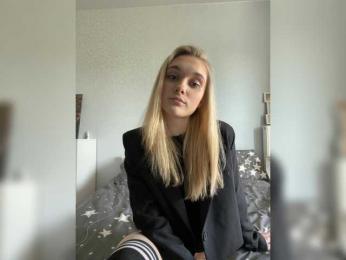 Lilpollii webcam model stream image